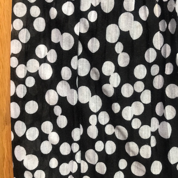 Polka dot pleated elastic waist skirt in black & white - Picture 4 of 6